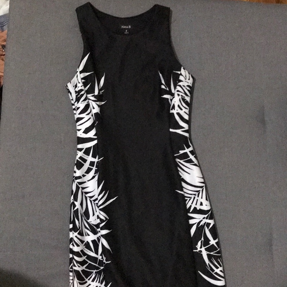 Alexa B beautiful dress !!